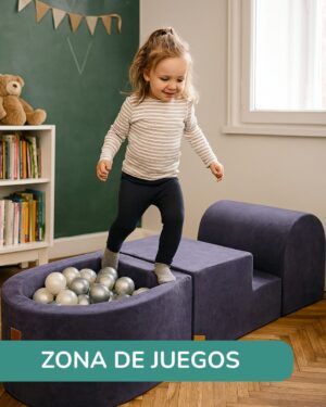 Pequeña Zona de juegos para niños con 100 bolas