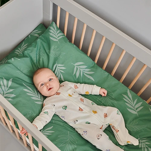 Cómo limpiar el colchón de una cuna para bebé
