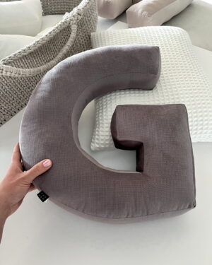 Almohada Letra G