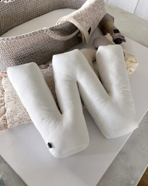 Almohada Letra W