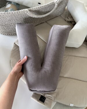 Almohada Letra V
